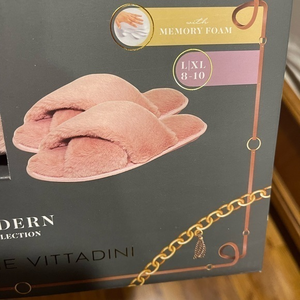 Adrienne Vittadini memory foam plush slippers‎